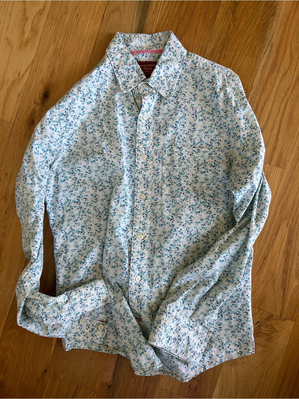 Vintage Abercrombie & Fitch Blue and White Floral Button-Down Shirt
